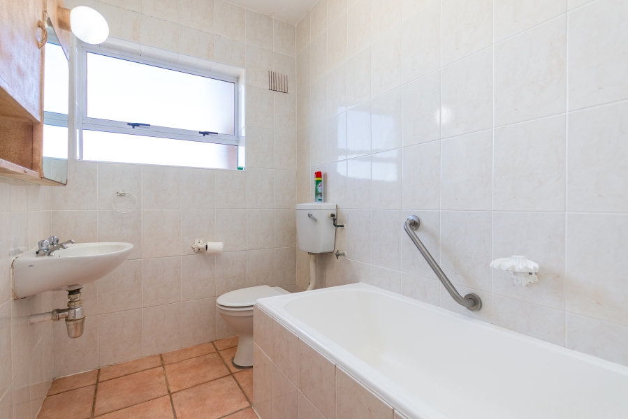 1 Bedroom Property for Sale in Wynberg Upper Western Cape
